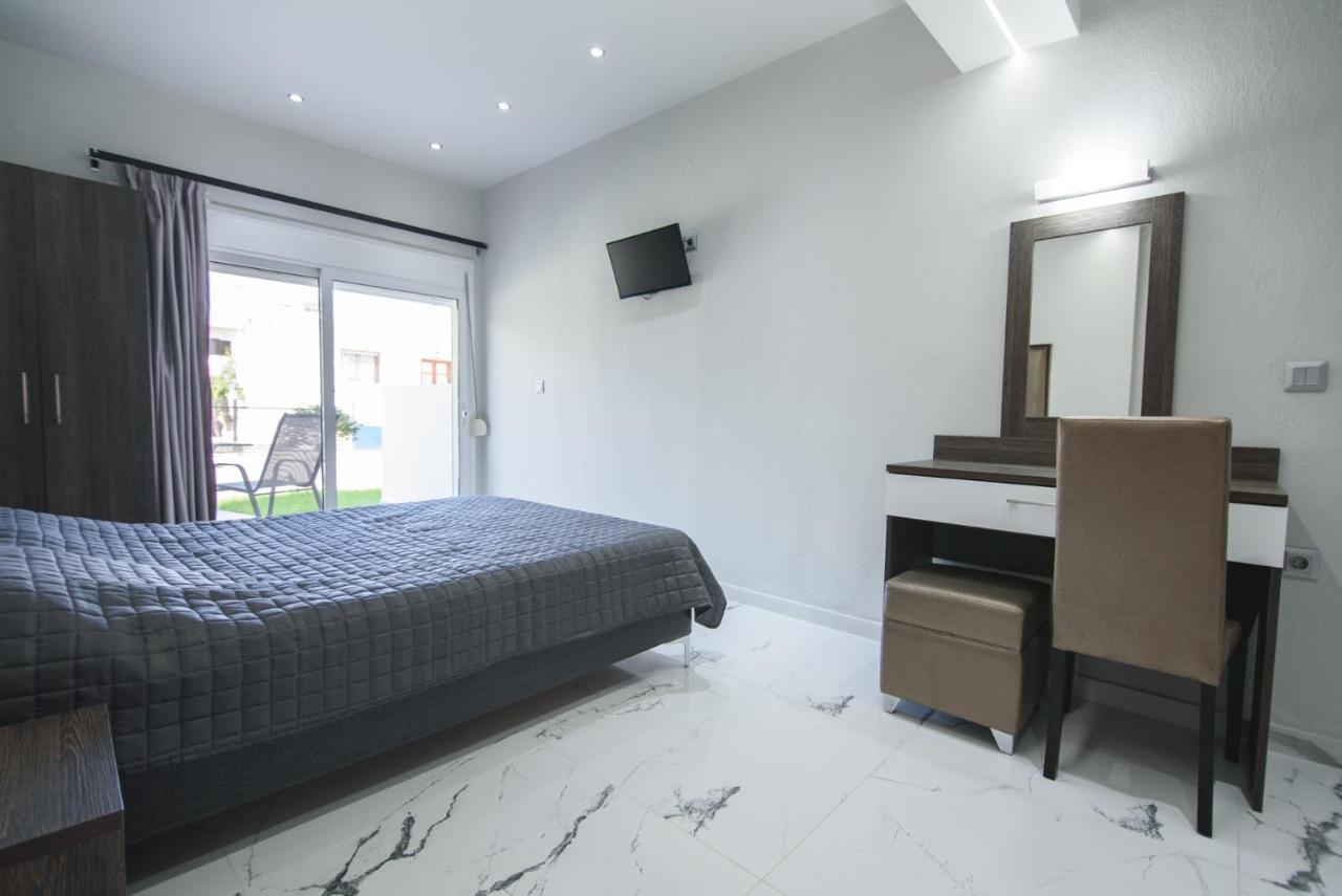 Vicky Rooms Paralia Dionisiou Zewnętrze zdjęcie